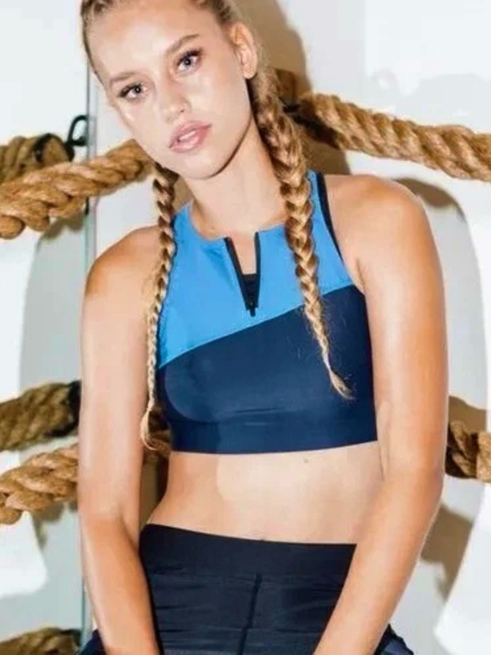 NWOT KITH high neck half-zip sports bra size XS